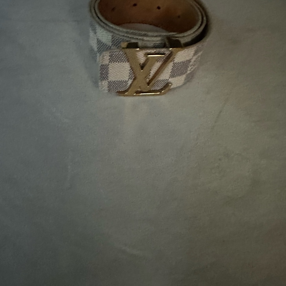 Luxury LOUIS Vuitton (LV)  Belt with Gold Buckle - Picture 2 of 5